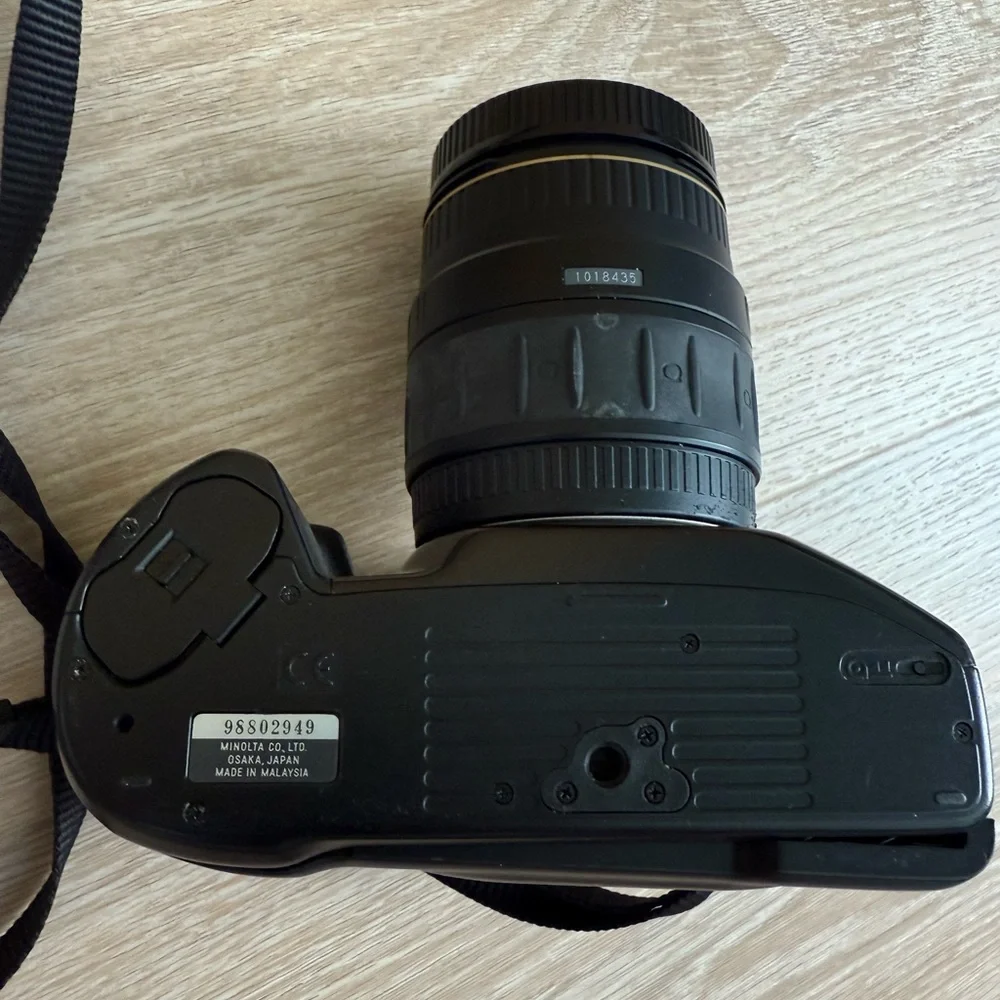 Minolta Maxxum 430si RZ 35mm SLR Film Camera Quantaray 28-90mm Lens and Kit